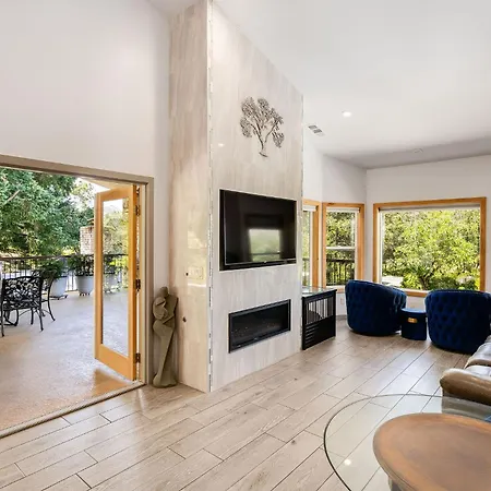 Foothill House-3