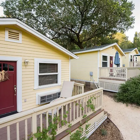 Aurora Park Cottages-2